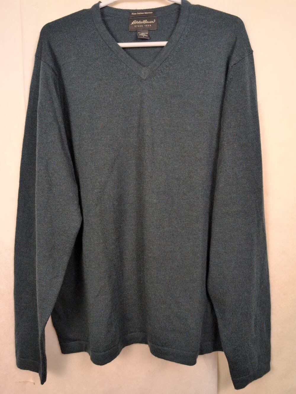 Eddie Bauer Merino wool vneck sweater Size L Charcoal Preppy Minimal Classic